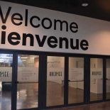 Signaletique-interieure-lettre-autocollante-Aren-Ice-Cergy